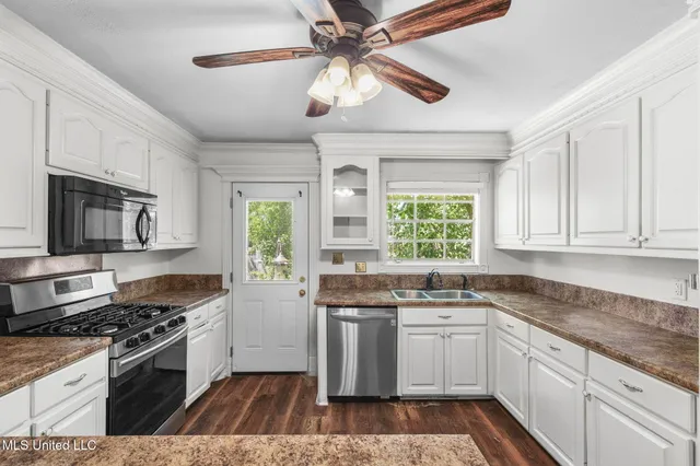 $299,999 | 125 Lakeview Drive, Canton, MS 39046