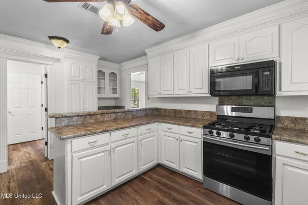 $299,999 | 125 Lakeview Drive, Canton, MS 39046