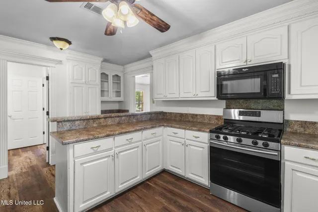 $299,999 | 125 Lakeview Drive, Canton, MS 39046