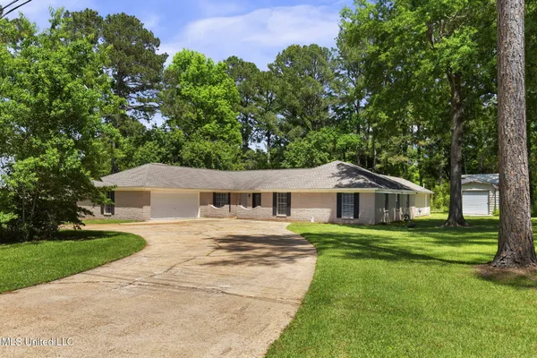 $299,999 | 125 Lakeview Drive, Canton, MS 39046