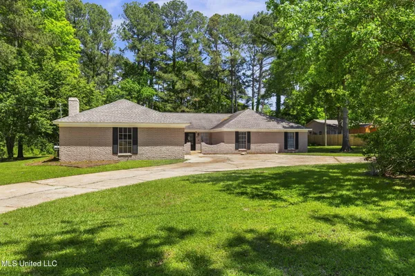 $299,999 | 125 Lakeview Drive, Canton, MS 39046