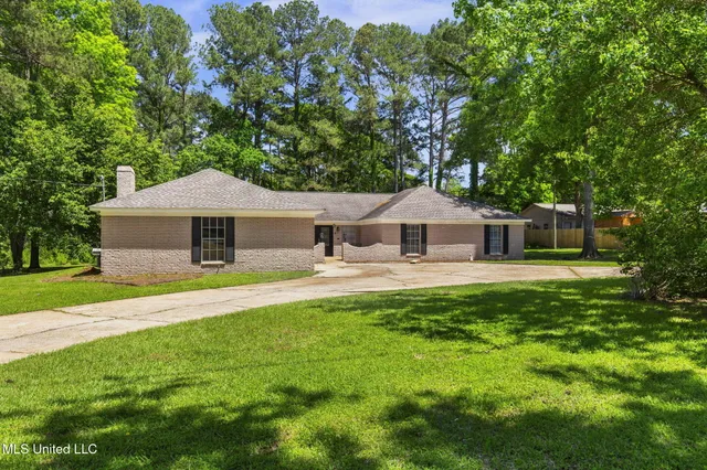 $299,999 | 125 Lakeview Drive, Canton, MS 39046