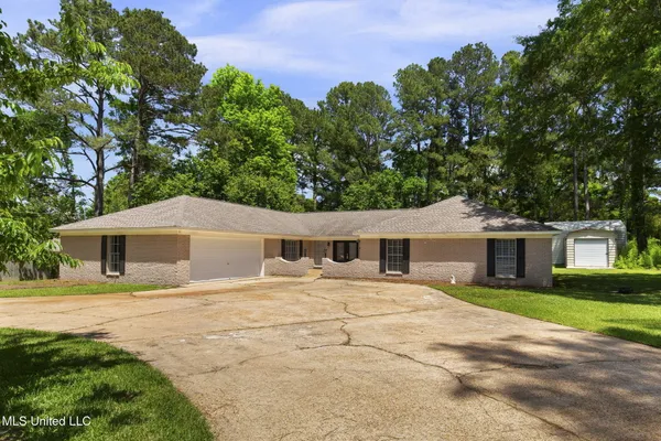 $299,999 | 125 Lakeview Drive, Canton, MS 39046