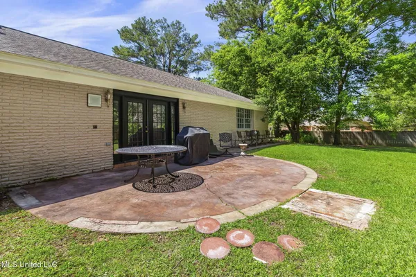 $299,999 | 125 Lakeview Drive, Canton, MS 39046