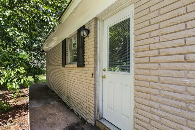 $299,999 | 125 Lakeview Drive, Canton, MS 39046