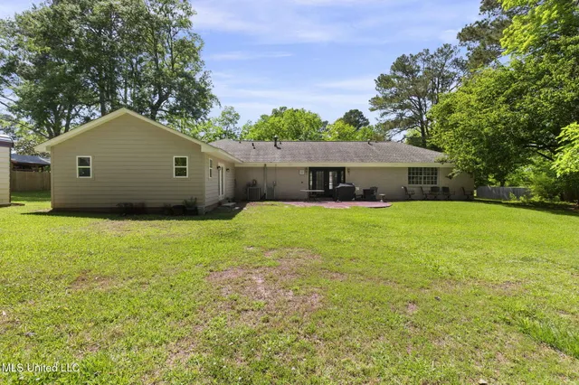 $299,999 | 125 Lakeview Drive, Canton, MS 39046