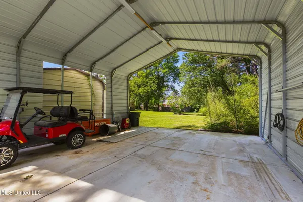 $299,999 | 125 Lakeview Drive, Canton, MS 39046