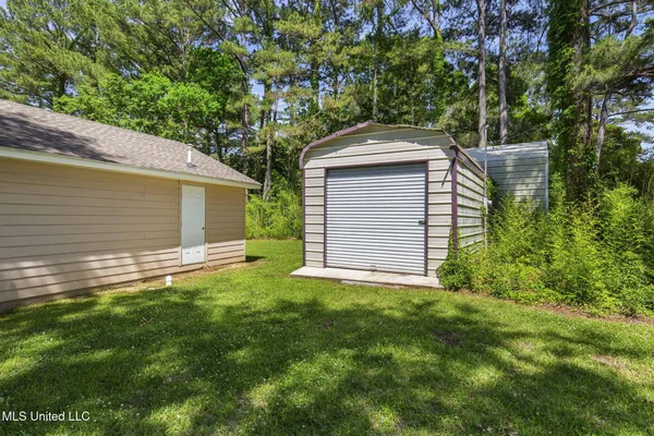 $299,999 | 125 Lakeview Drive, Canton, MS 39046