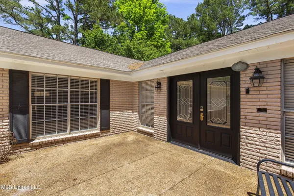 $299,999 | 125 Lakeview Drive, Canton, MS 39046