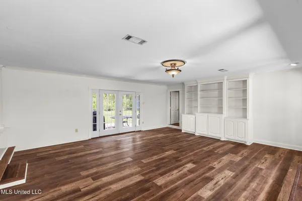 $299,999 | 125 Lakeview Drive, Canton, MS 39046