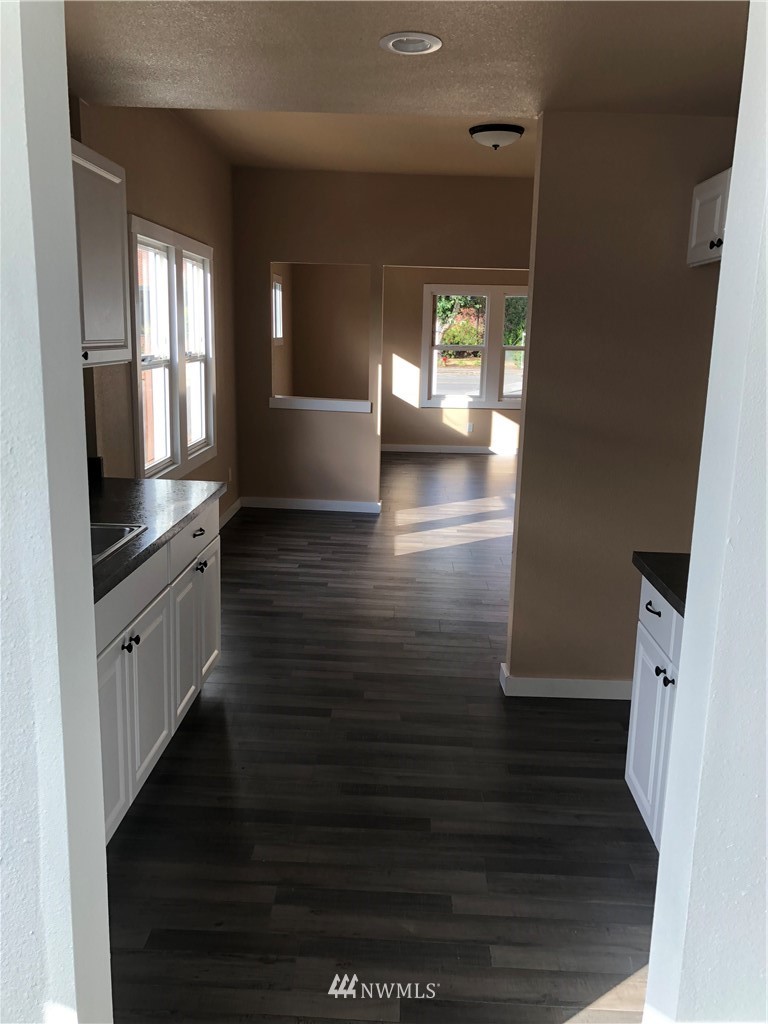 643 Southwest Cascade Avenue Chehalis, WA 98532 - Photo 5 of 22 Gallery Image 5