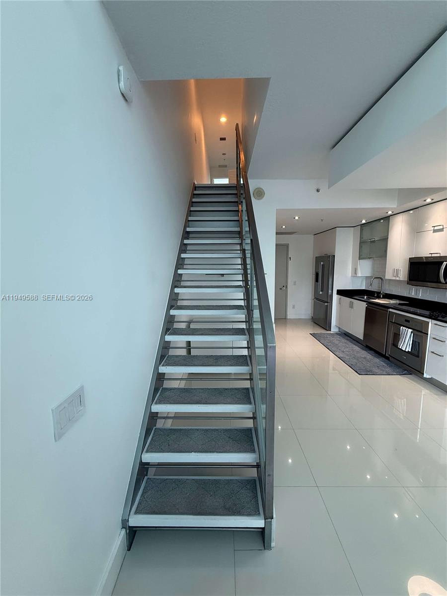 60 Southwest 13th Street, Unit 3808 Miami, FL 33130 - Photo 18 of 38 a view of entryway and hall