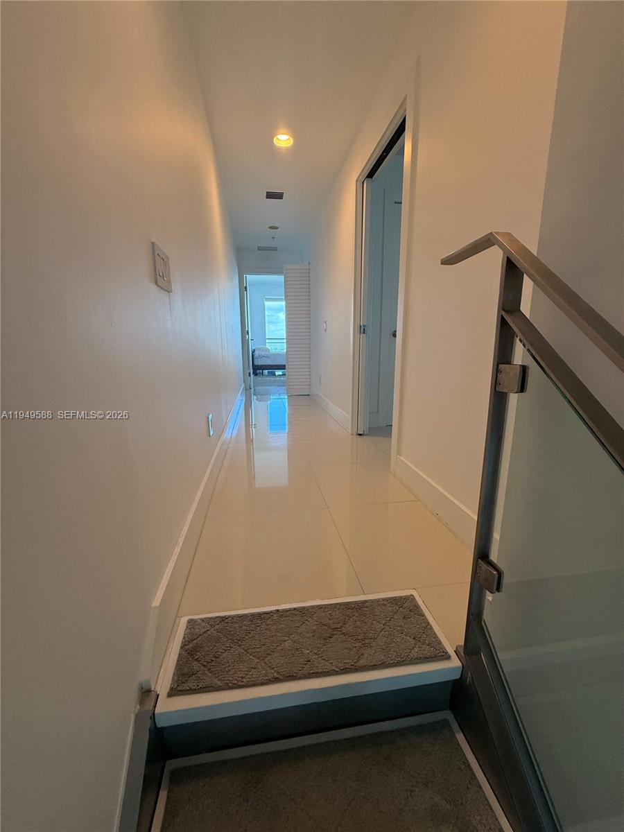 60 Southwest 13th Street, Unit 3808 Miami, FL 33130 - Photo 21 of 38 a view of entryway
