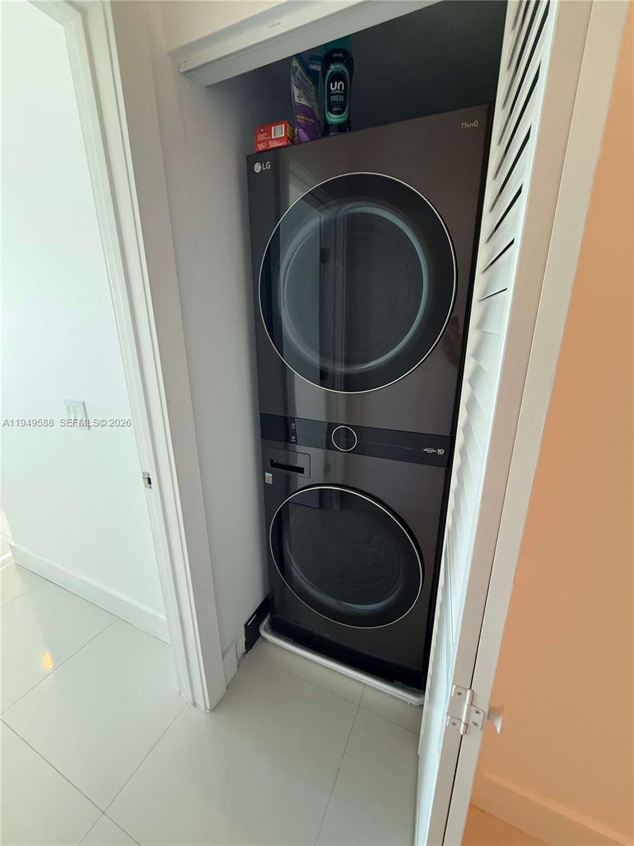 60 Southwest 13th Street, Unit 3808 Miami, FL 33130 - Photo 30 of 38 a utility room with dryer and washer