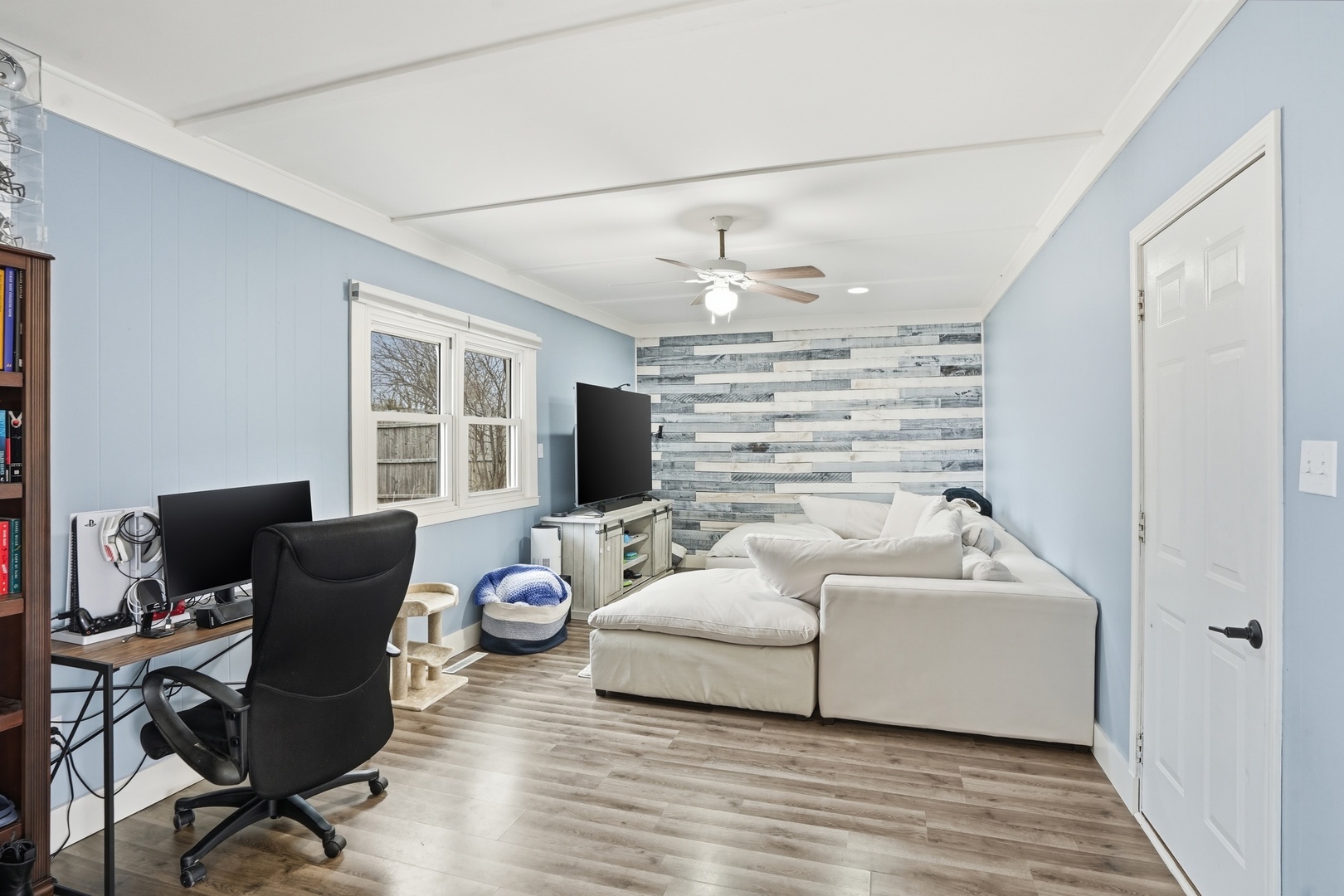 385 South Walnut Street Manteno, IL 60950 - Photo 17 of 27 a living room with furniture and a flat screen tv