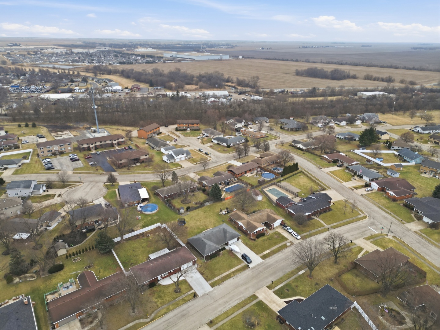385 South Walnut Street Manteno, IL 60950 - Photo 23 of 27 an aerial view of residential building with parking space