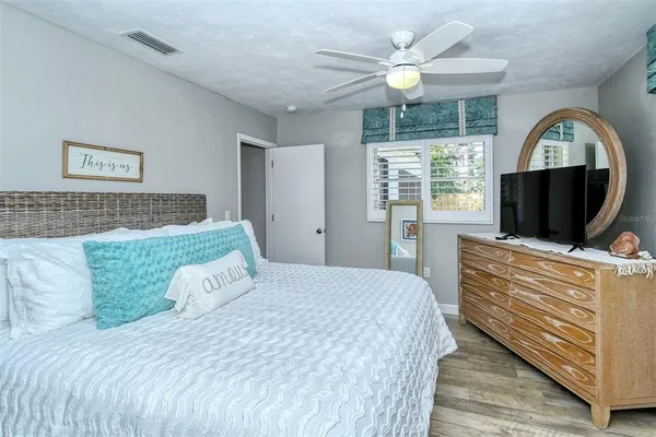 $7,950 | 6758 South Lockwood Ridge Road, Sarasota, FL 34231