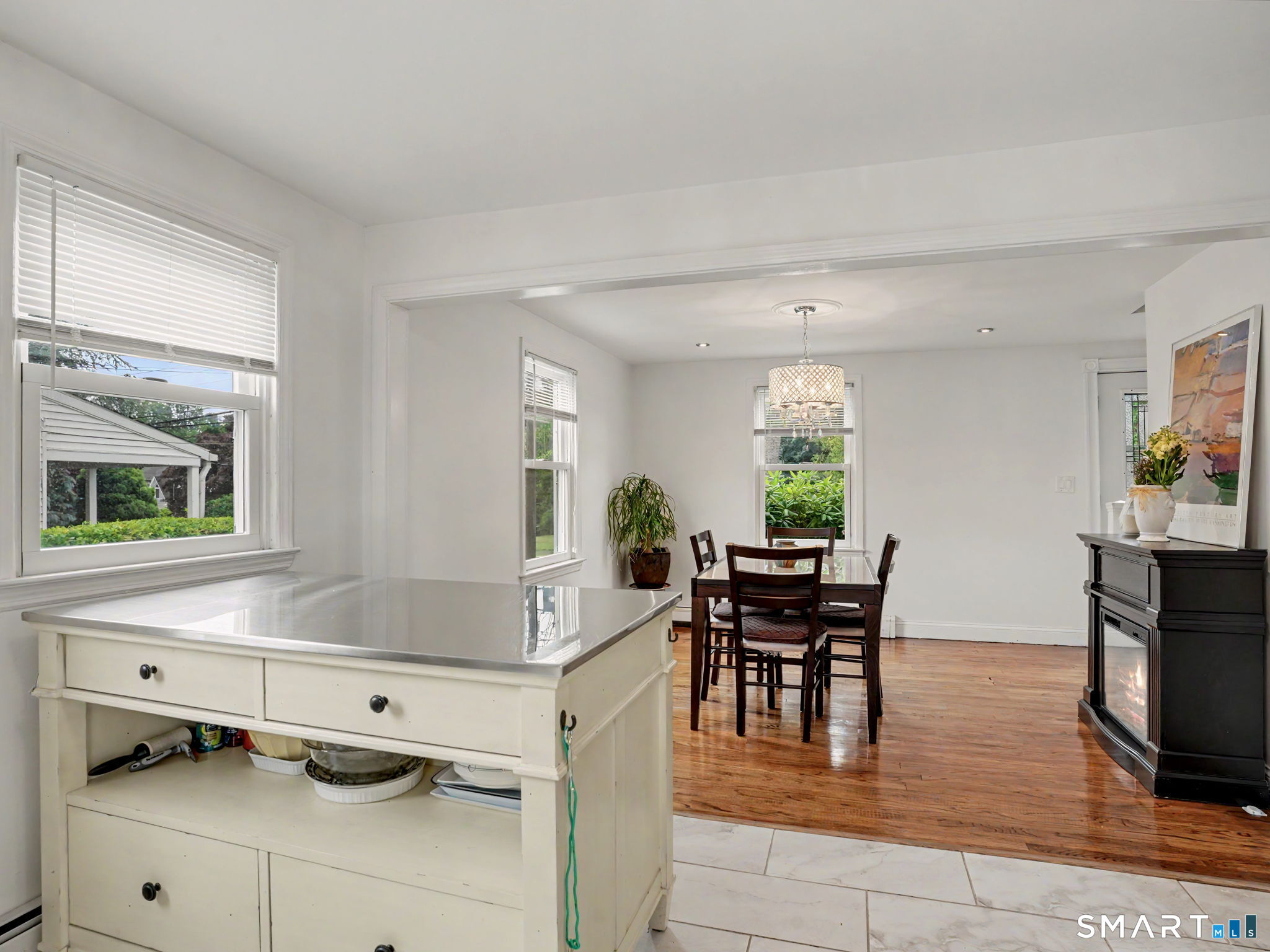 439 Stillson Road Fairfield, CT 06824 - Photo 8 of 22
