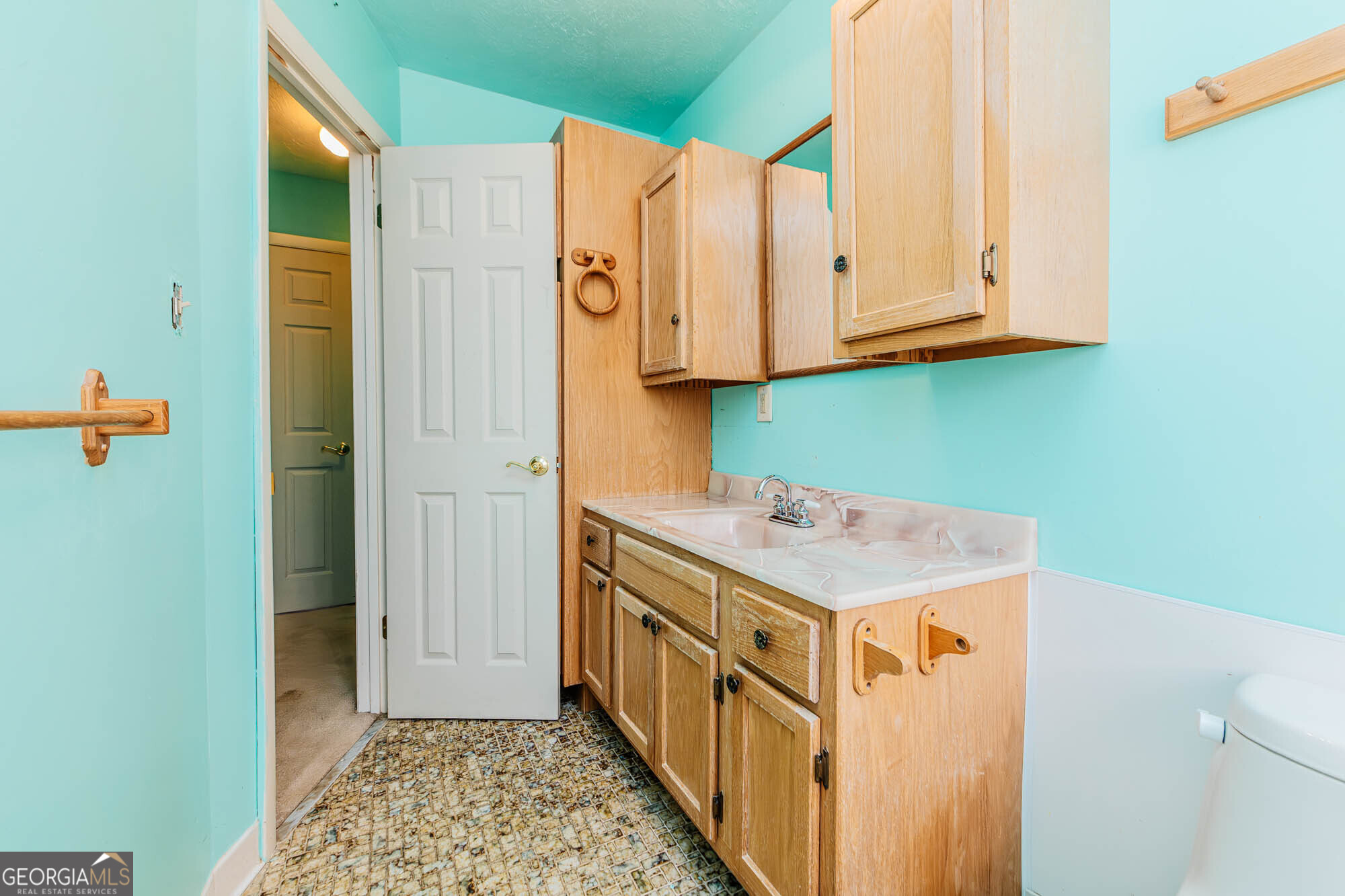 202 Brantley Road Warner Robins, GA 31093 - Photo 13 of 52 a utility room with dryer and washer