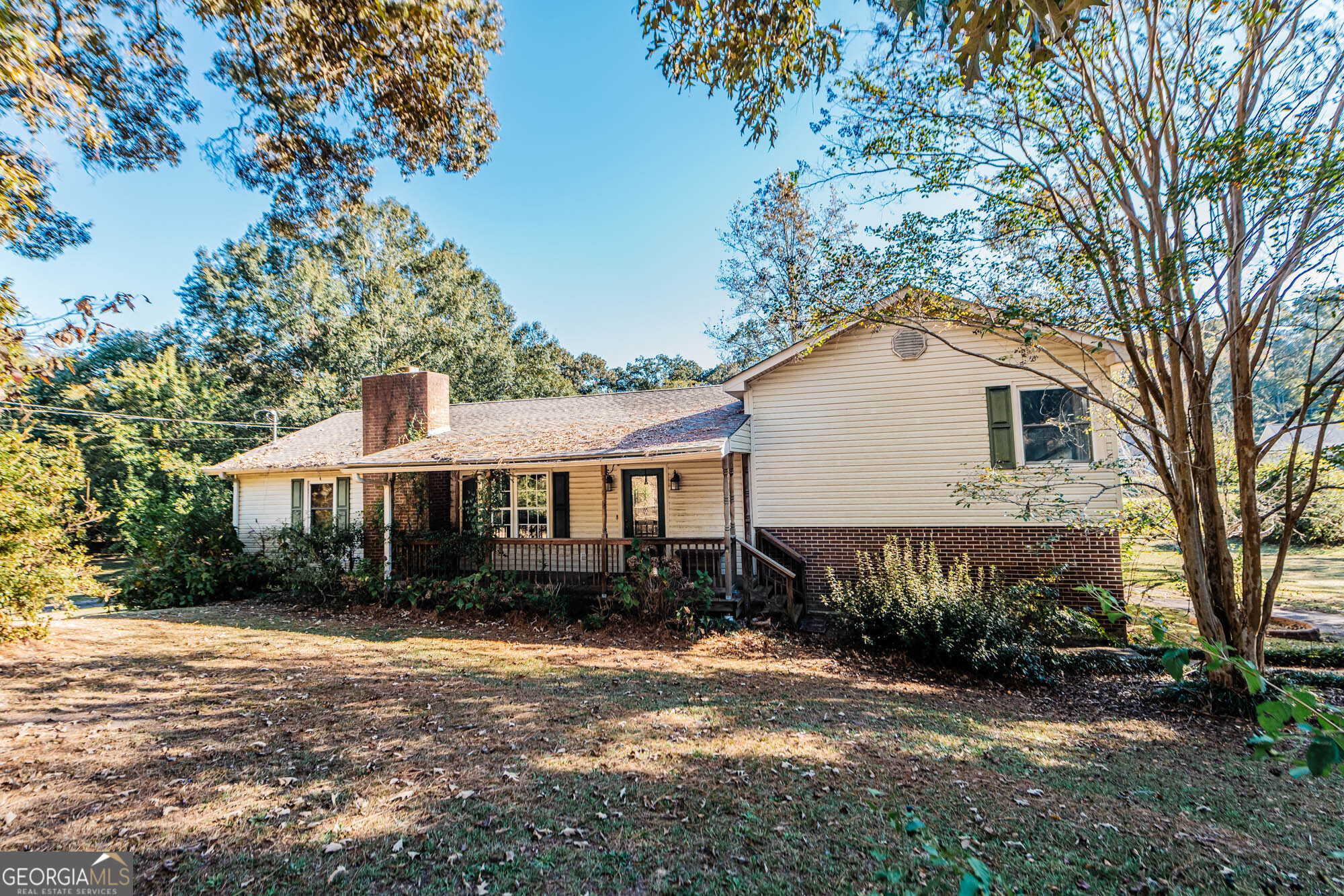 202 Brantley Road Warner Robins, GA 31093 - Photo 2 of 52 a front view of a house with a yard and trees