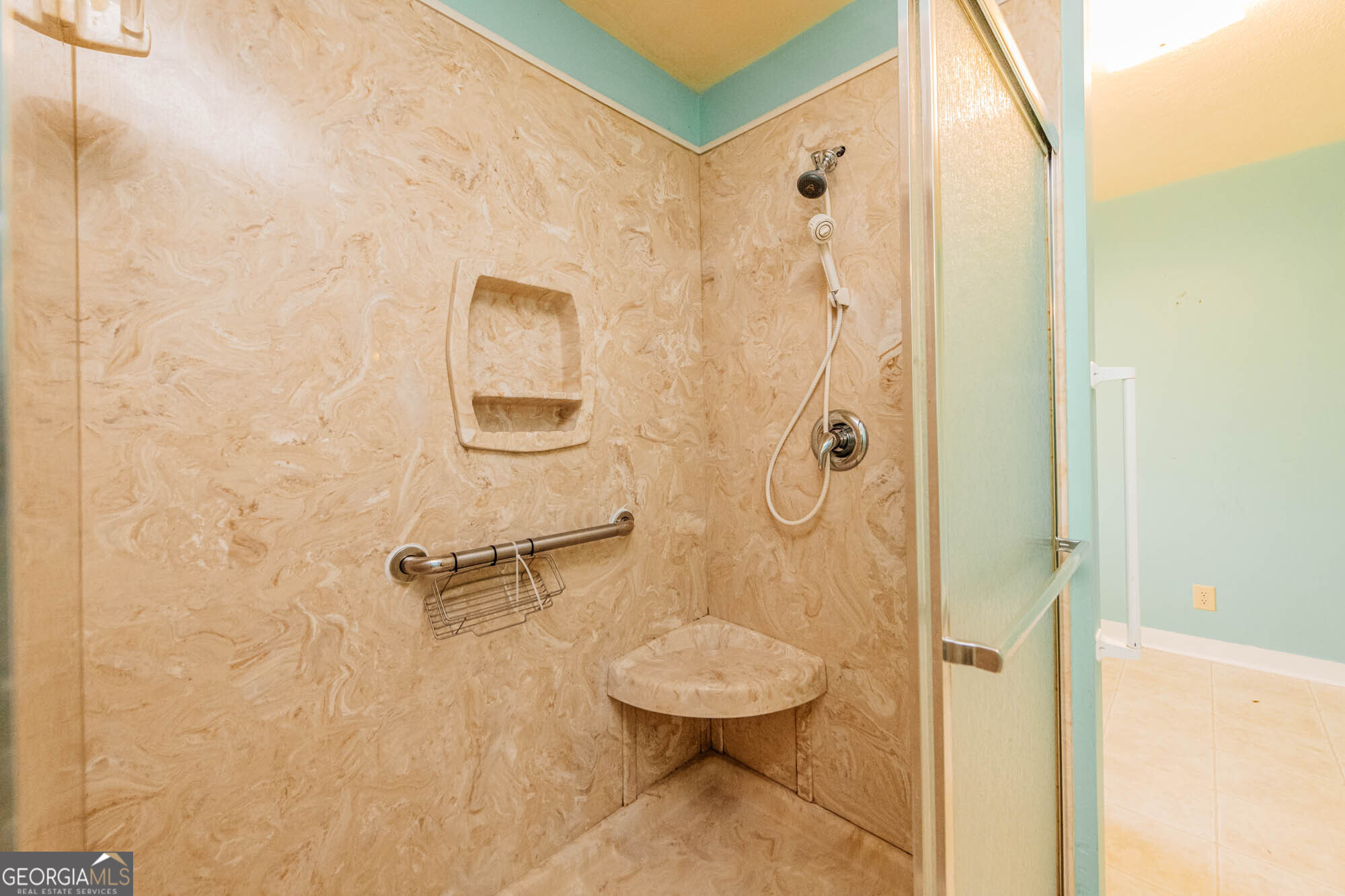 202 Brantley Road Warner Robins, GA 31093 - Photo 21 of 52 a bathroom with a shower