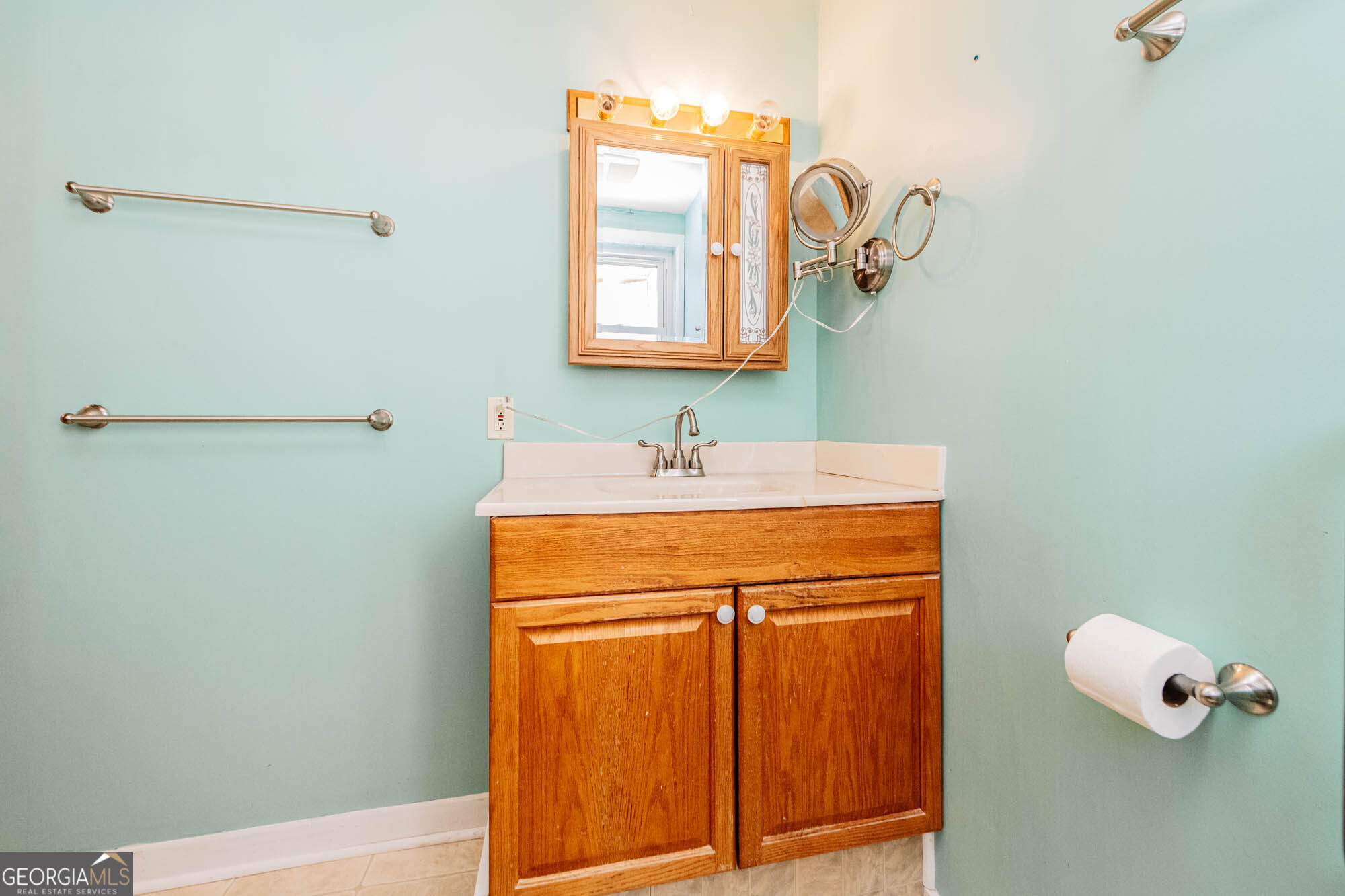 202 Brantley Road Warner Robins, GA 31093 - Photo 22 of 52 a bathroom with a sink and a mirror