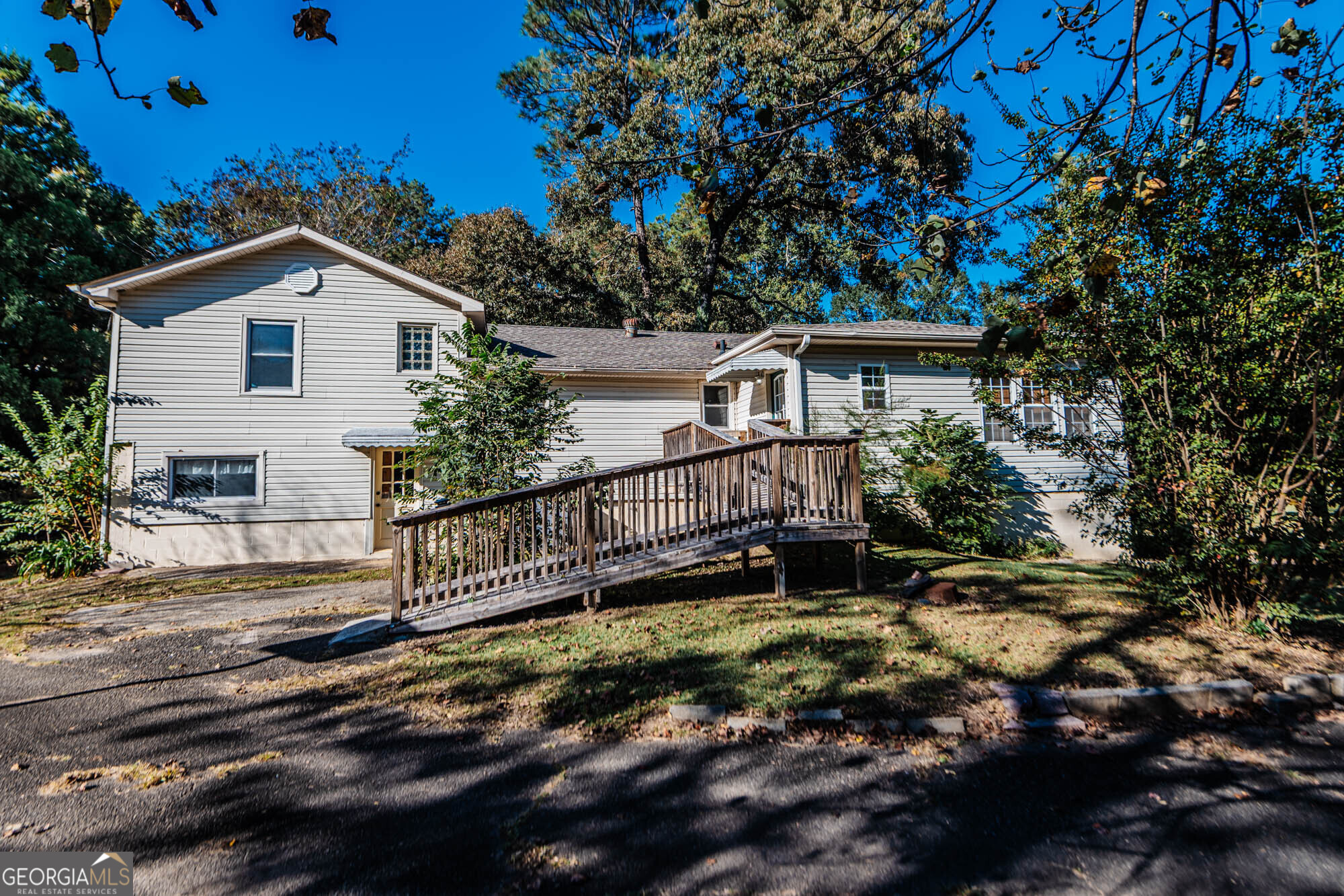202 Brantley Road Warner Robins, GA 31093 - Photo 45 of 52 a view of a house with wooden fence
