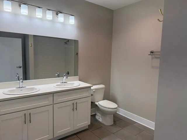 $3,490 | 3122 North Broadway, Unit 305, Chicago, IL 60657