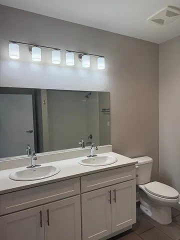 $3,490 | 3122 North Broadway, Unit 305, Chicago, IL 60657