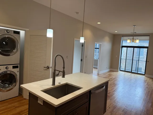 $3,490 | 3122 North Broadway, Unit 305, Chicago, IL 60657