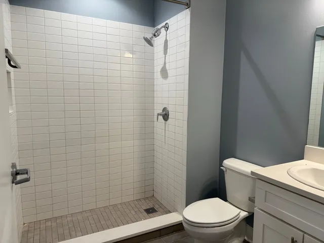 $3,490 | 3122 North Broadway, Unit 305, Chicago, IL 60657
