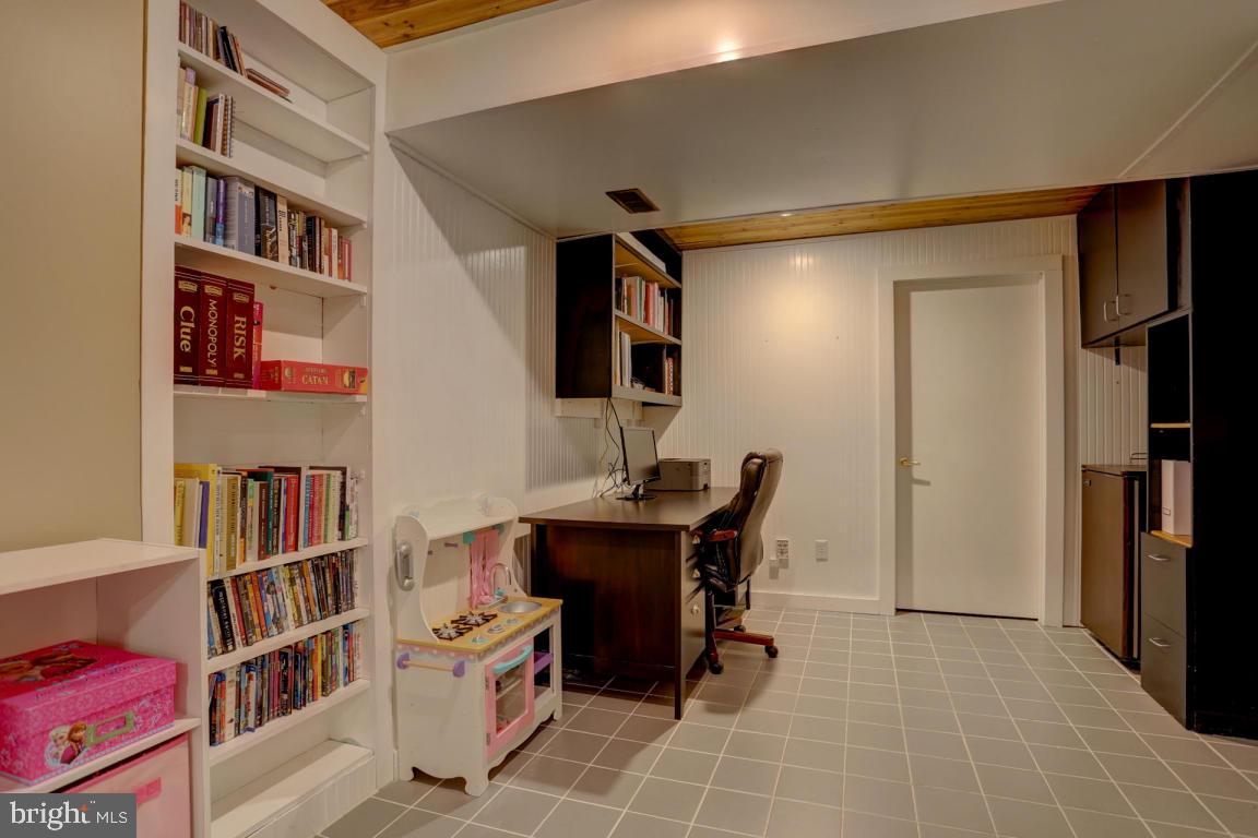 324 Cambridge Lane Lititz, PA 17543 - Photo 18 of 33 Gallery Image 18