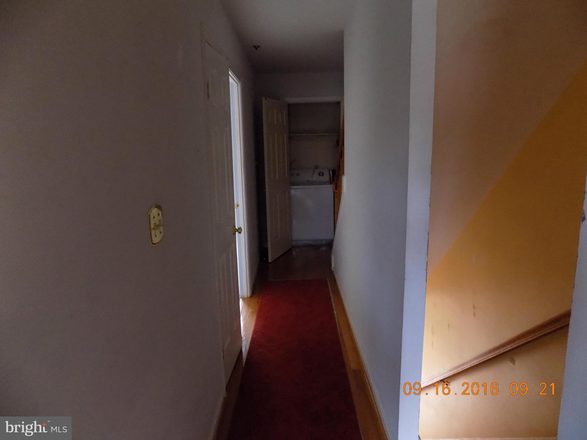 3038 South Glebe Road Arlington, VA 22206 - Photo 11 of 26 a view of a hallway