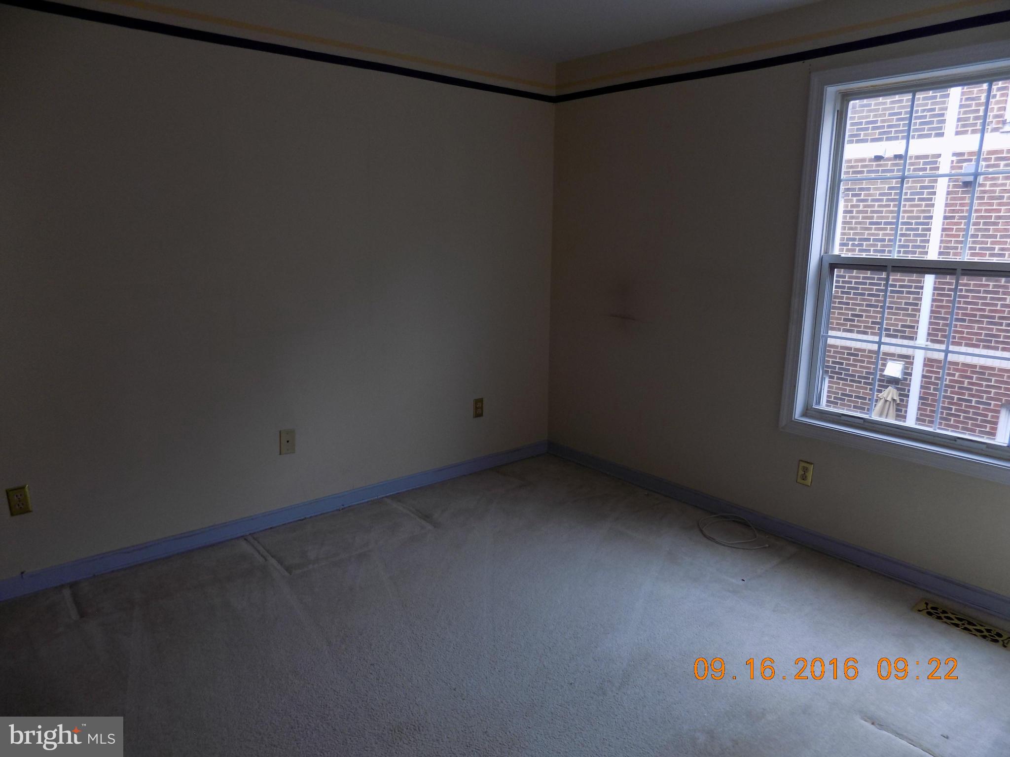 3038 South Glebe Road Arlington, VA 22206 - Photo 12 of 26 a view of a room with a window