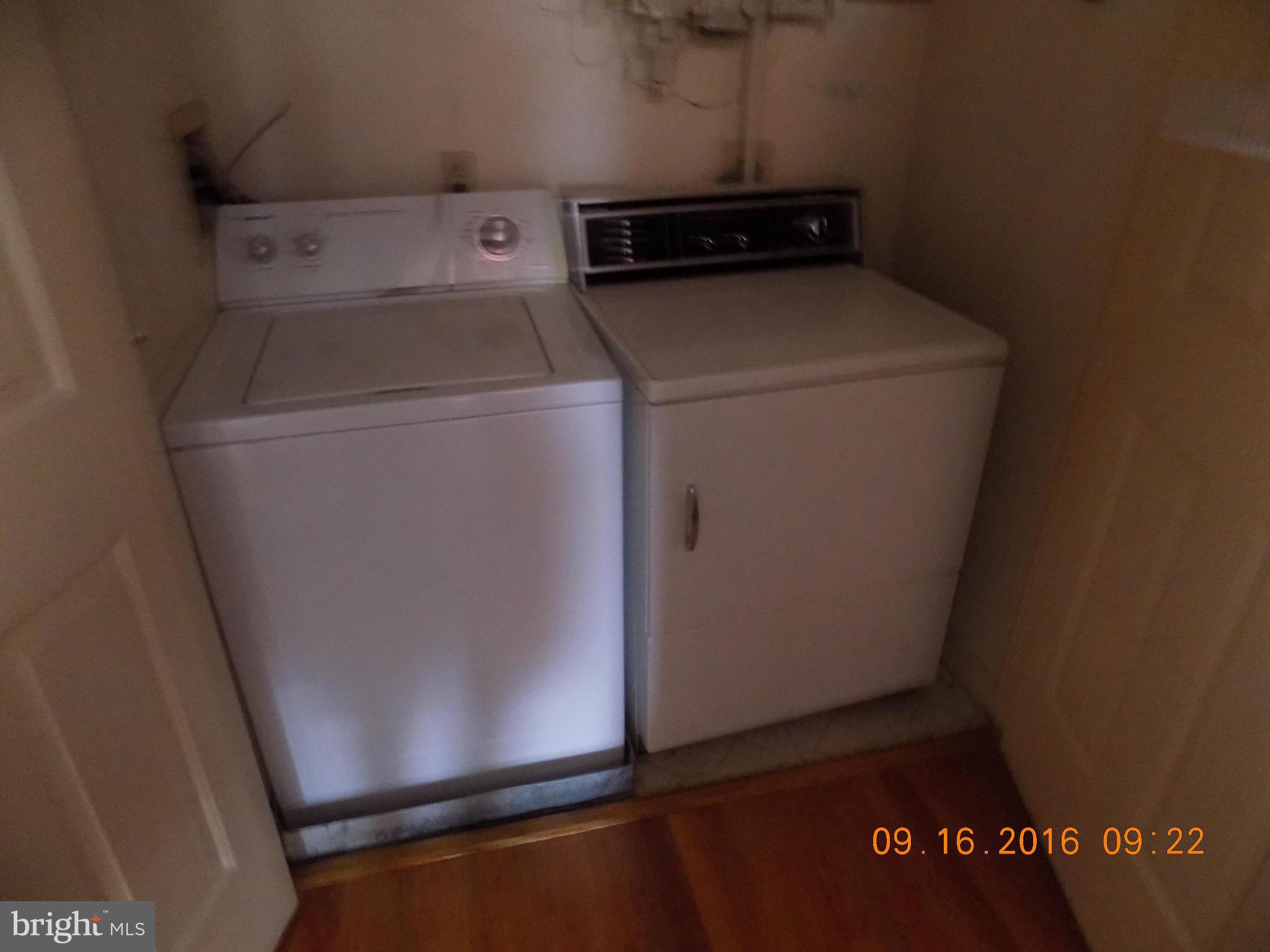 3038 South Glebe Road Arlington, VA 22206 - Photo 14 of 26 a utility room with dryer and washer