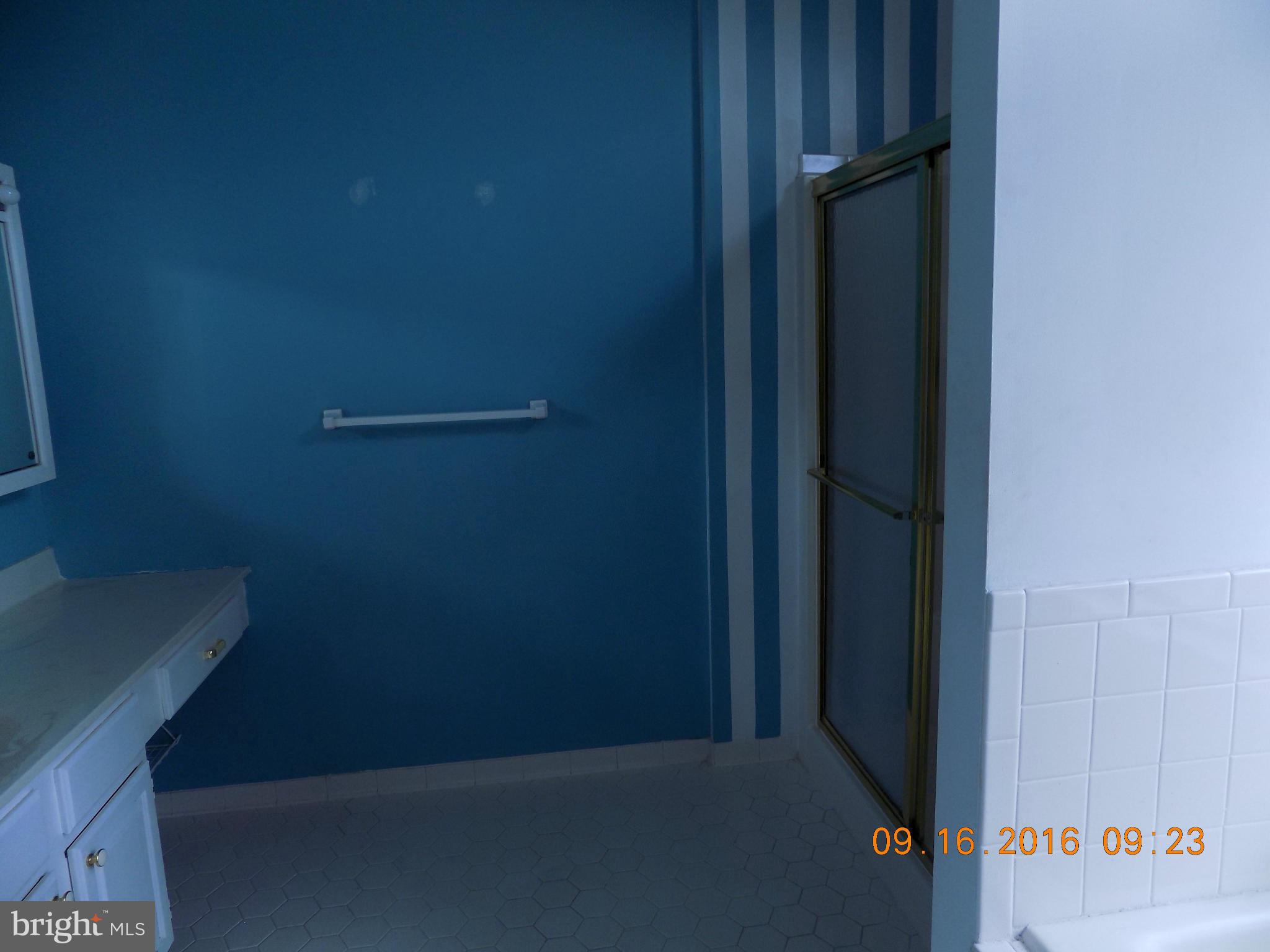 3038 South Glebe Road Arlington, VA 22206 - Photo 19 of 26 a view of a room
