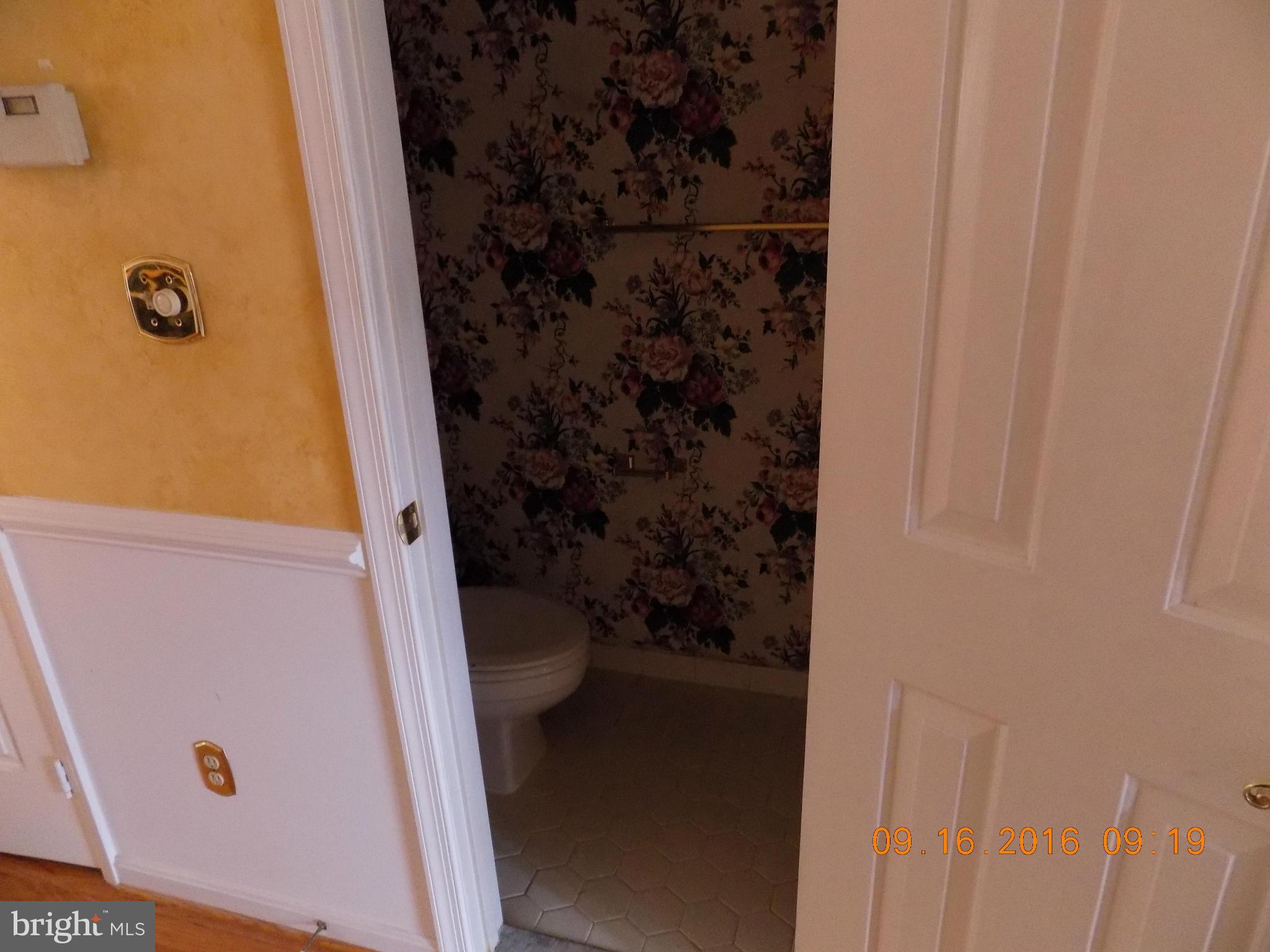 3038 South Glebe Road Arlington, VA 22206 - Photo 3 of 26 a bathroom with a sink and a toilet
