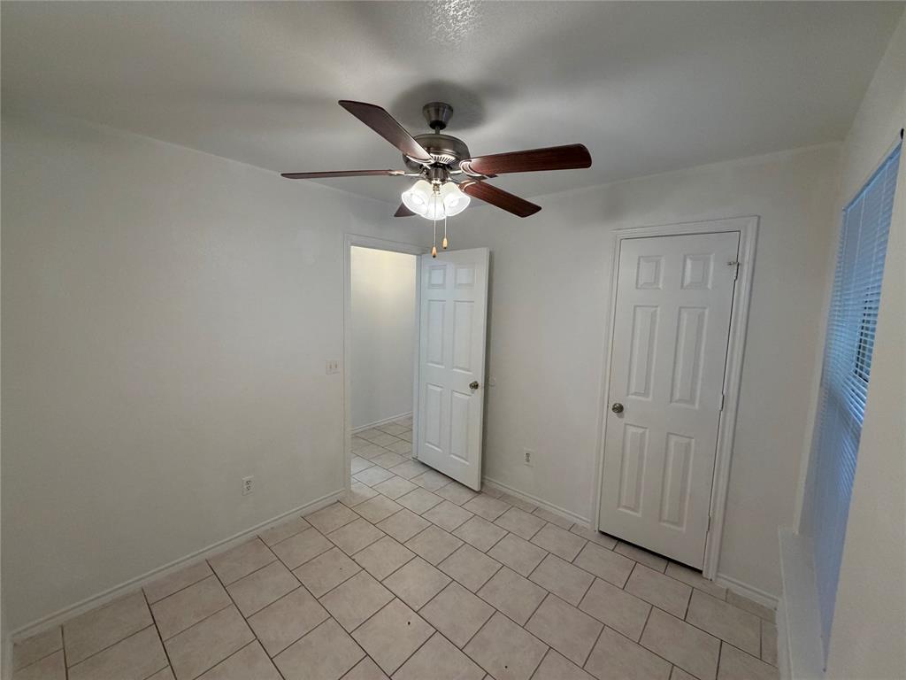5500 David Strickland Road Fort Worth, TX 76119 - Photo 12 of 25