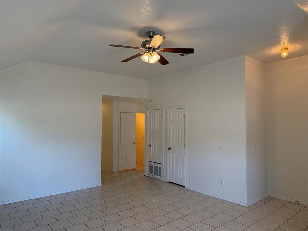 5500 David Strickland Road Fort Worth, TX 76119 - Photo 4 of 25