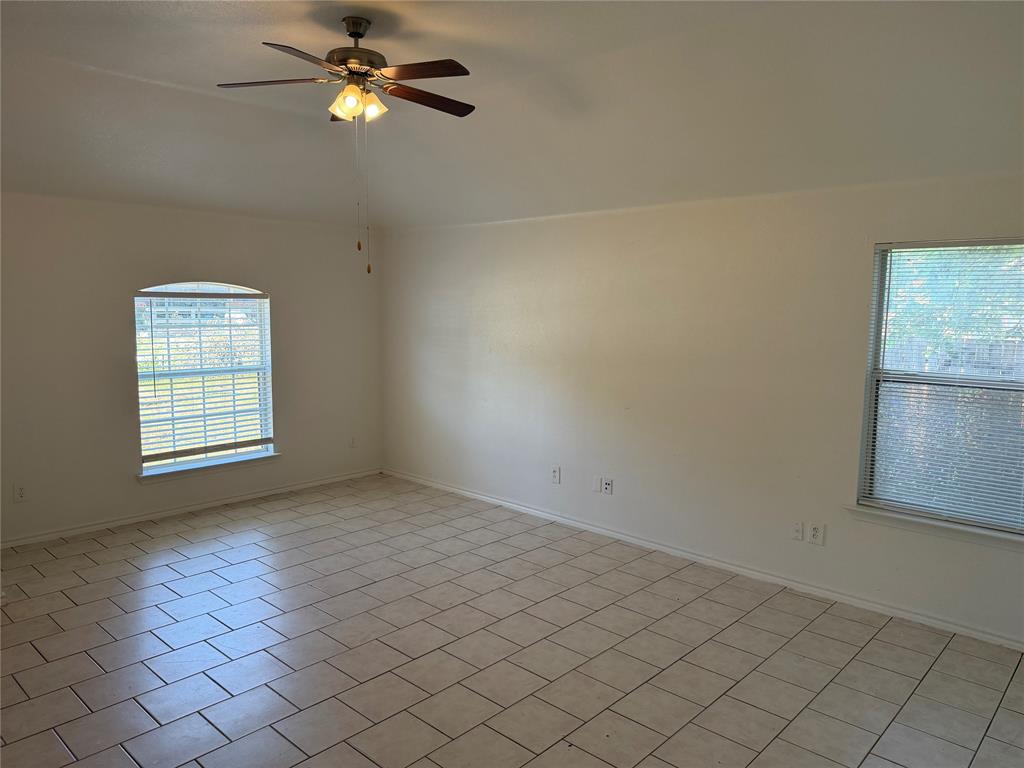 5500 David Strickland Road Fort Worth, TX 76119 - Photo 6 of 25