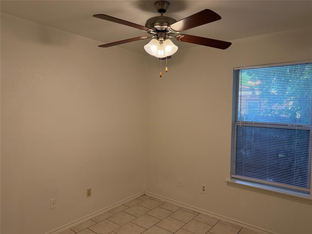 5500 David Strickland Road Fort Worth, TX 76119 - Photo 7 of 25