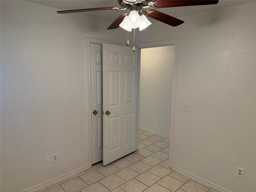 5500 David Strickland Road Fort Worth, TX 76119 - Photo 8 of 25