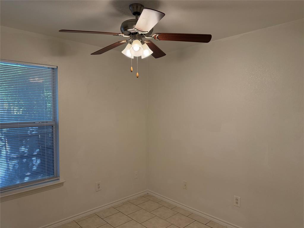 5500 David Strickland Road Fort Worth, TX 76119 - Photo 10 of 25