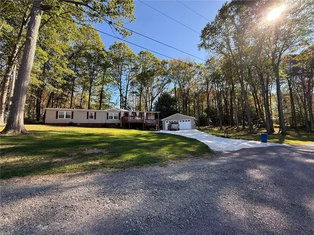 a view of yard with tree