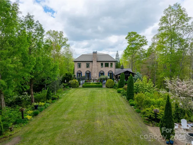 a view of yard in front of house with trees