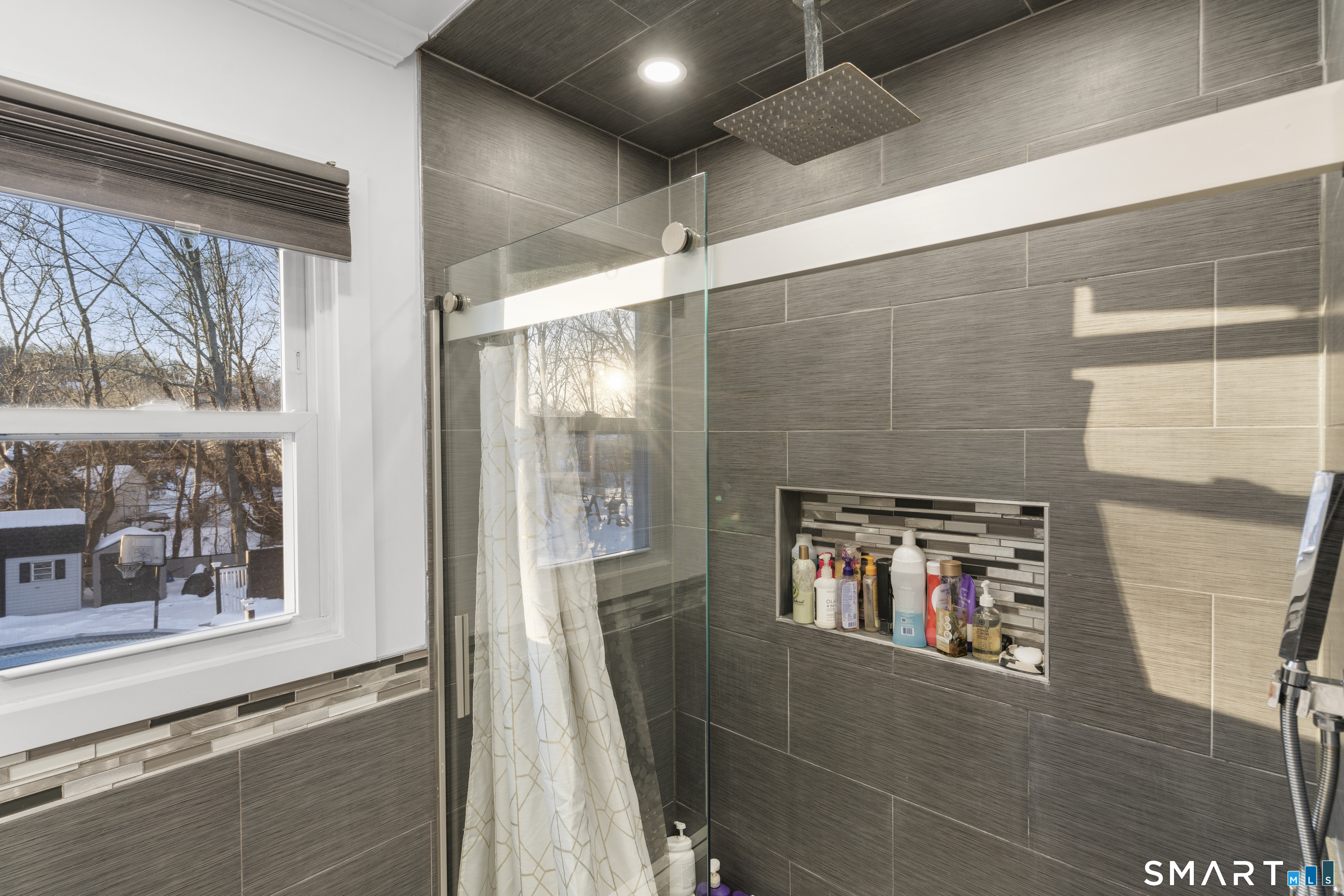 102 Forest St Extension East Haven, CT 06512 - Photo 11 of 23