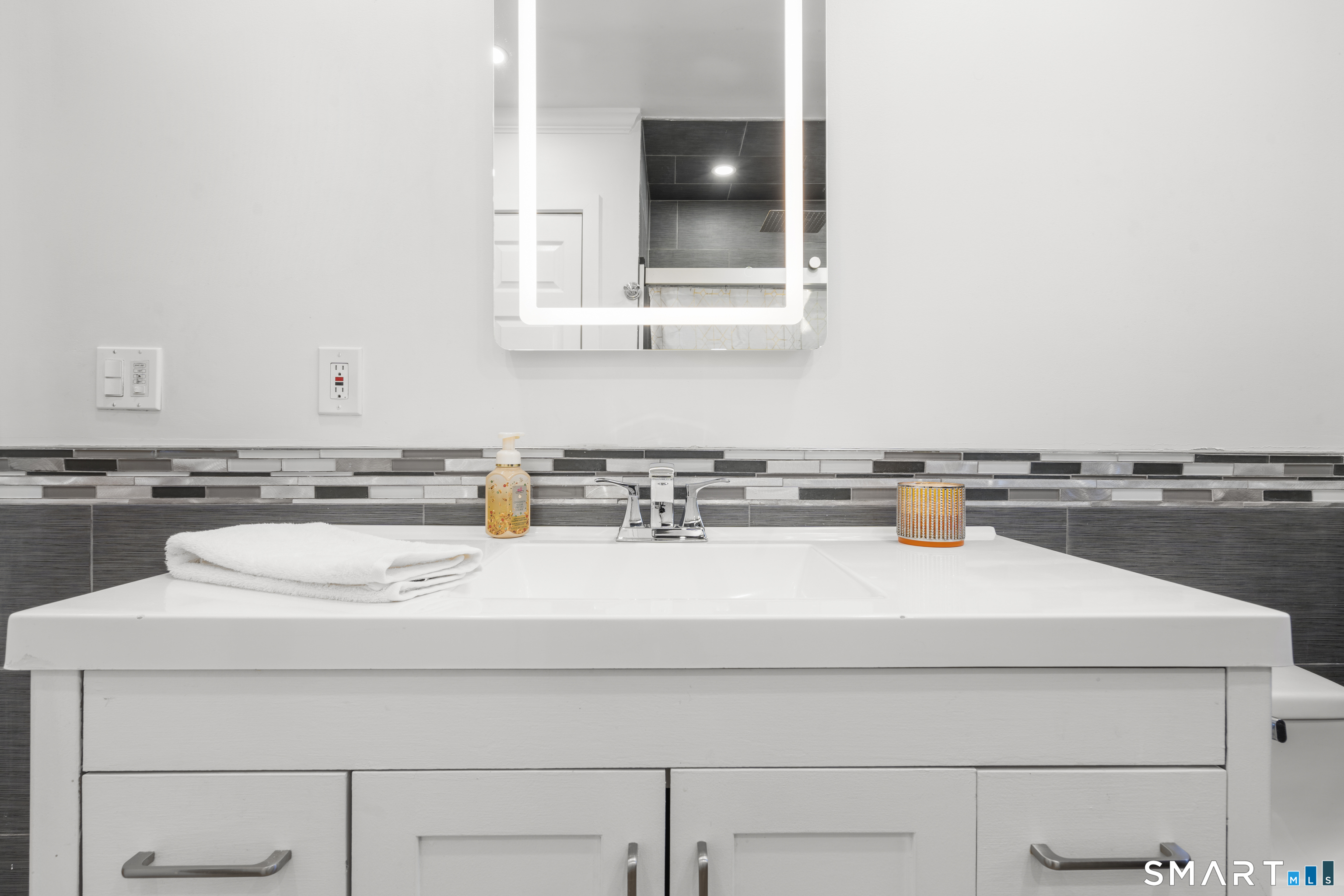 102 Forest St Extension East Haven, CT 06512 - Photo 12 of 23