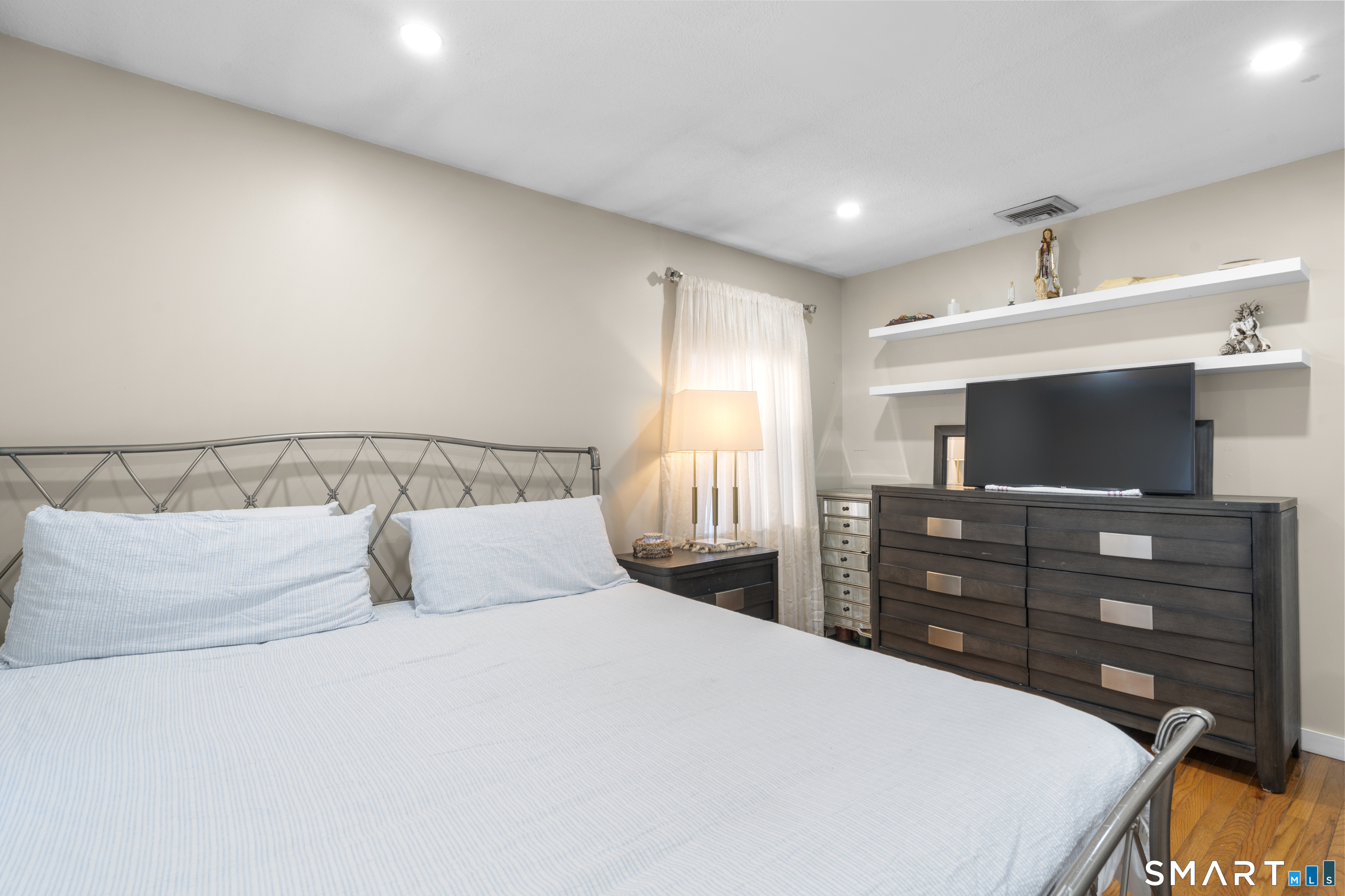 102 Forest St Extension East Haven, CT 06512 - Photo 14 of 23