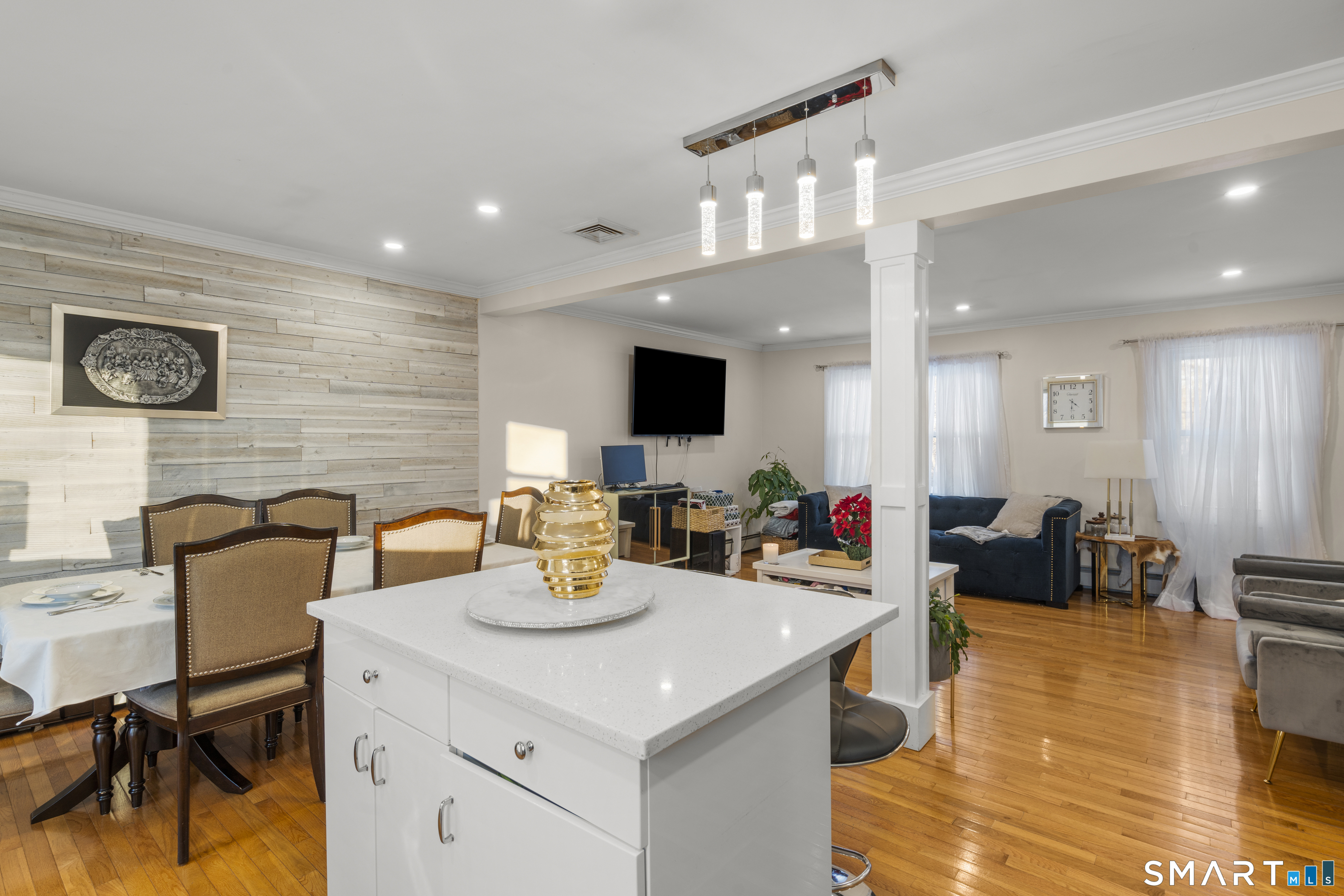 102 Forest St Extension East Haven, CT 06512 - Photo 7 of 23