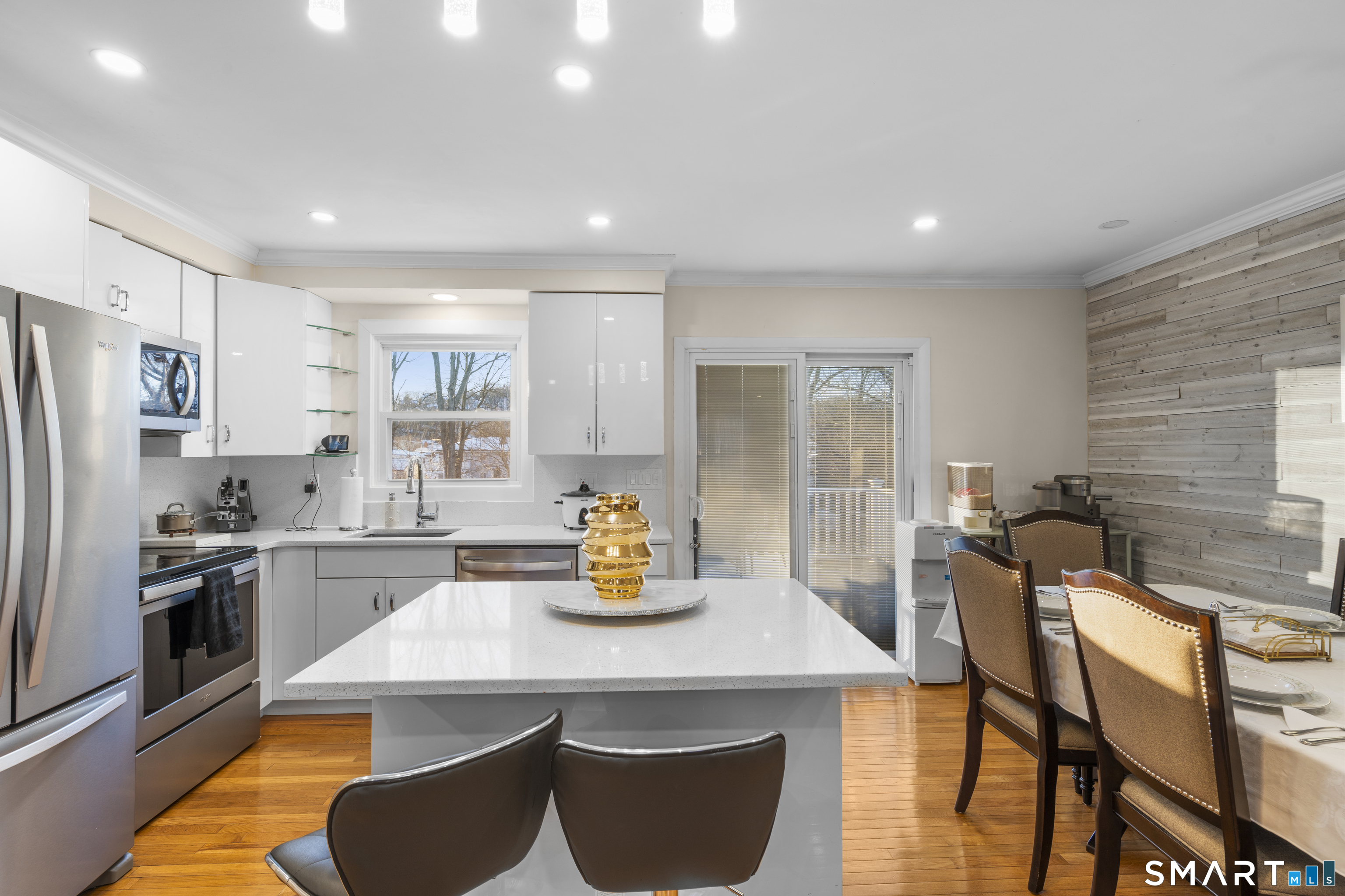 102 Forest St Extension East Haven, CT 06512 - Photo 8 of 23